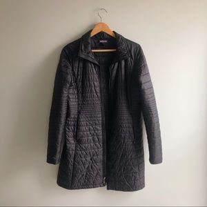 Patagonia / Long Lightweight Black Jacket / Size L